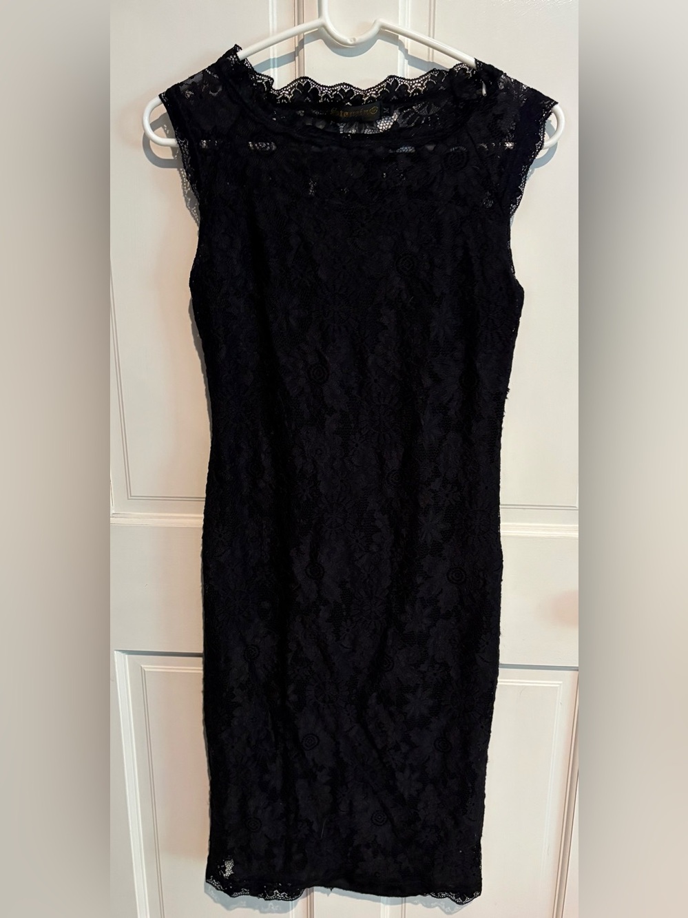 Elegant Black Lace Midi Dress with Cap Sleeves